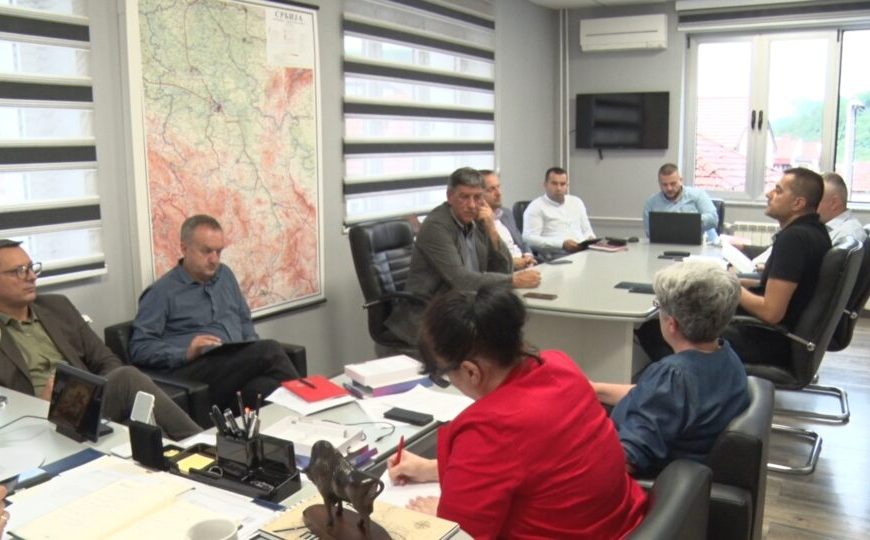 Пријепоље наставља подршку породицама – првацима до 17.000 динара, за бебе бесплатна ауто-седишта
