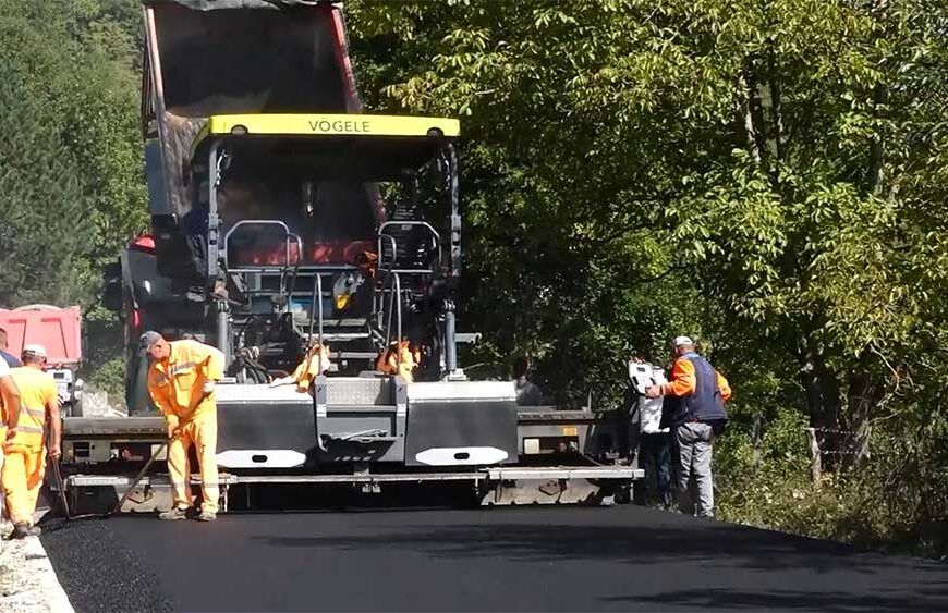 Приводи се крају прва фаза асфалтирања пута Крајчиновићи–Саставци